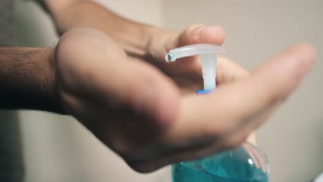 Using-a-Hand-Soap-Dispenser