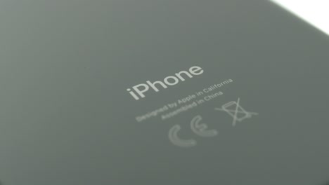 Focus-Pull-onto-Iphone-Logo