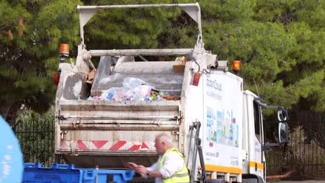 Rubbish-Truck-Crushing-Rubbish