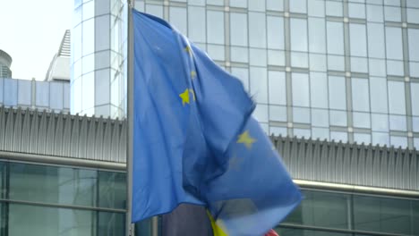 Banderas-de-la-UE-y-belga-en-Bruselas