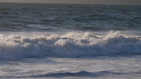 Krachende-Welle-Am-Kalifornischen-Strand