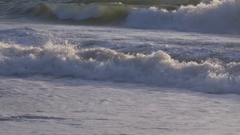 Slow-Motion-Waves-on-California-Beach