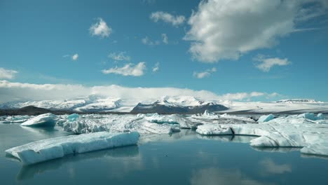 Icebergs-en-un-lago