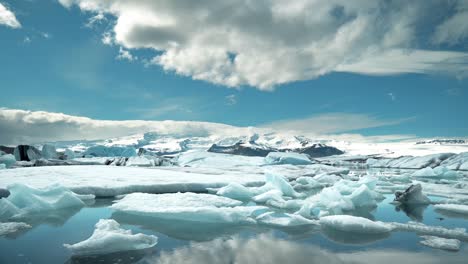 Icebergs-y-glaciares-en-Islandia