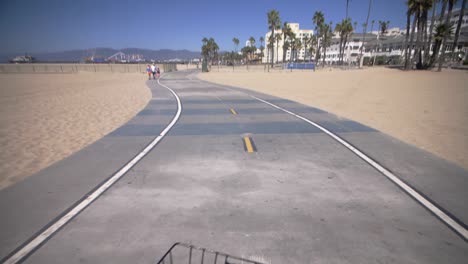 POV-Ciclismo-a-lo-largo-de-Venice-Beach-Path-LA