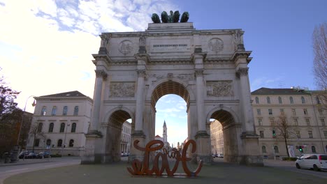 Munich-Triumphal-Arch-and-LOVE-Sculpture