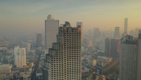 Rascacielos-de-Bangkok-al-amanecer