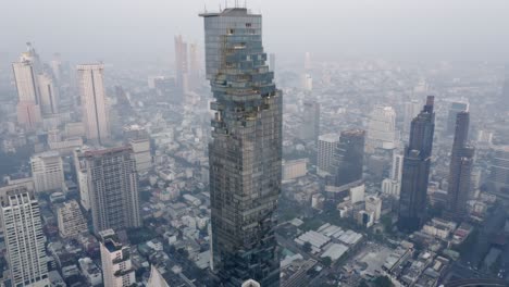 MahaNakhnon-Skyscraper-in-Bangkok