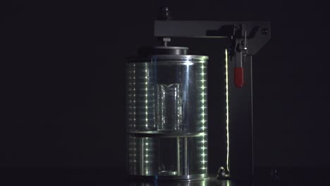 Lab-Beaker-in-Vacuum-Chamber-CU