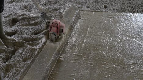Smoothing-Concrete-with-a-Concrete-Float