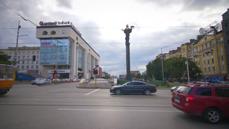 Straßenbahnen-Und-Verkehr-Von-Sveta-Sofia-Statue