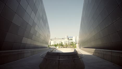 Dongdaemun-Design-Plaza-Durchgang