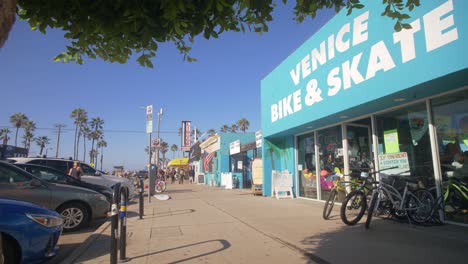 Fahrrad--Und-Skateshop-In-Der-Nähe-Des-Strandes-Von-Venedig