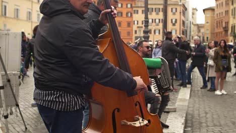 Straßenmusikant-Spielt-Cello-Auf-Der-Piazza-Navona