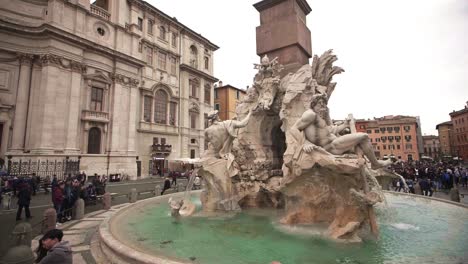 Piazza-Navona-Quadratischer-Brunnen