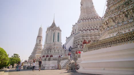 Visitors-at-Wat-Arun-Temple-Bangkok