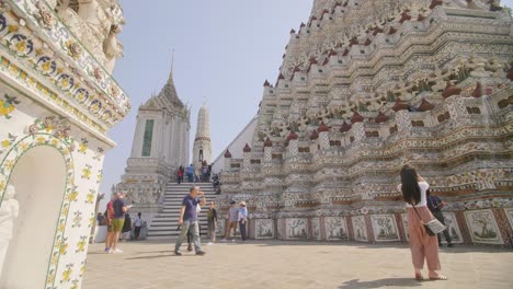 Woman-Photographing-Wat-Arun-Temple