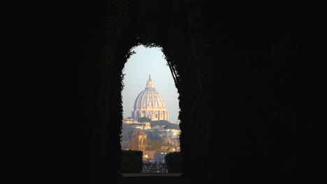 Looking-Through-Aventine-Hill-Keyhole