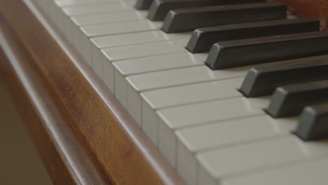 Close-Up-of-Piano-Keys