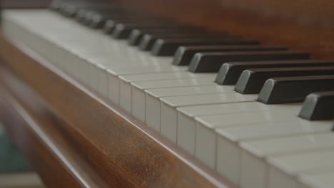 Tracking-Along-Piano-Keys