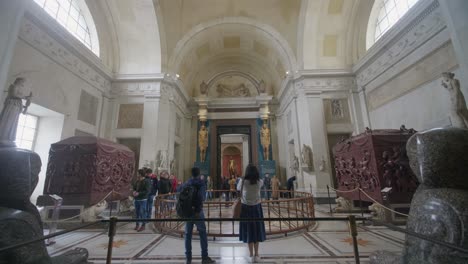 Dentro-del-museo-del-Vaticano