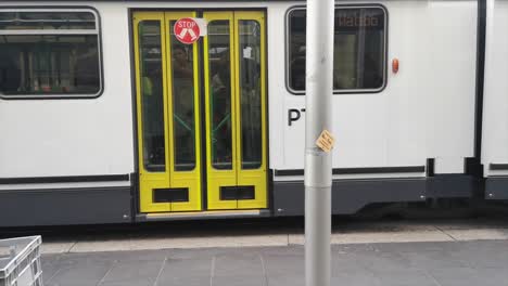 Melbourne-Tram-Side-View