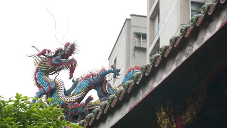 Chinese-Dragon-On-Temple-Taipei-01