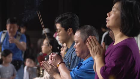 Incense-Sticks-Lungshan-Temple-Taipei-01