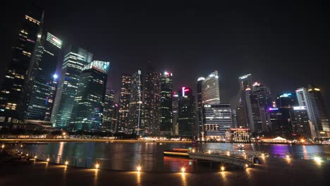 Distrito-financiero-de-Singapur-en-la-noche