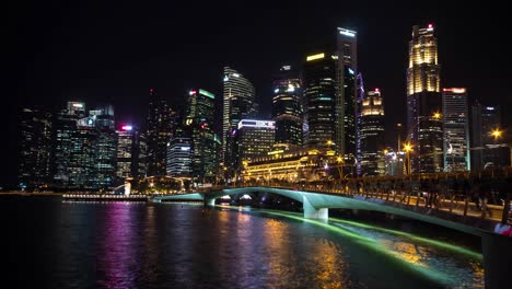 Centro-financiero-de-Singapur-en-la-noche