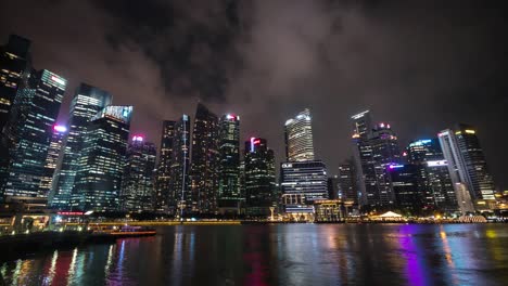Singapurs-Finanzviertel-Bei-Nacht