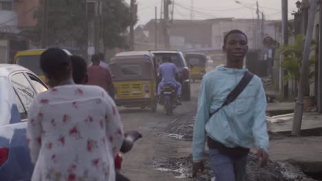 Fußgänger-Auf-Den-Straßen-Von-Lagos
