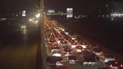 Verkehr-In-Der-Nacht-Nigeria-01