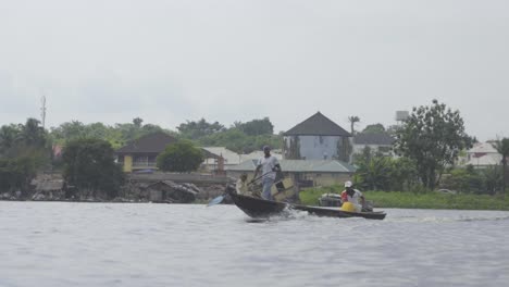 Boat-on-River-Nigeria-02