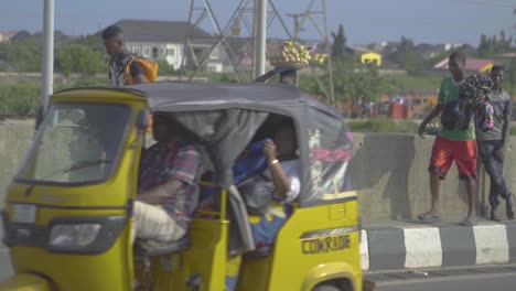 Straßenrand-Sellars-Nigeria-01