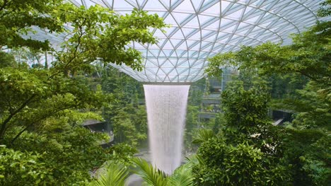 Changi-Airport-Wasserfall-Singapur-01