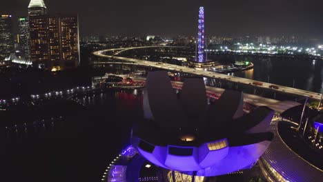 Skyline-de-la-ciudad-de-noche-Singapur