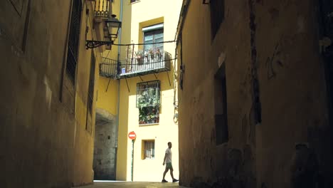 Walking-Down-Valencian-Alleyway