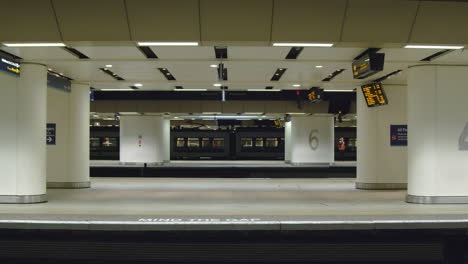 Train-arrives-at-station-with-empty-platform