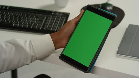 CU-Man-at-Swiping-on-Tablet-with-Green-Screen