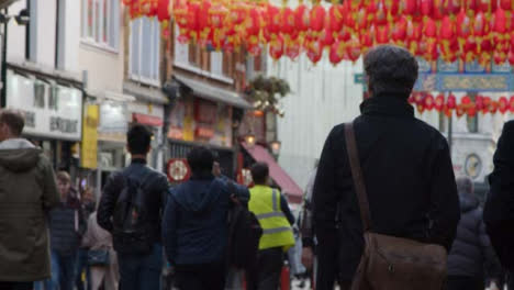 Pedestrians-Walking-In-Chinatown,-Central-London-Street,-blurred
