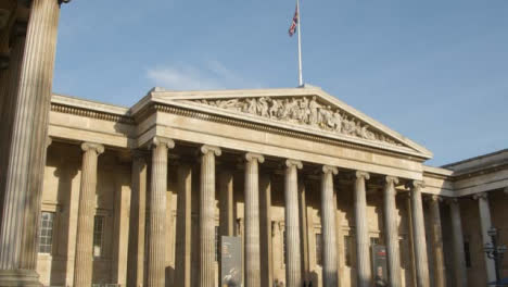 Haupteingang-Des-British-Museum-London-Nach-Unten-Kippen