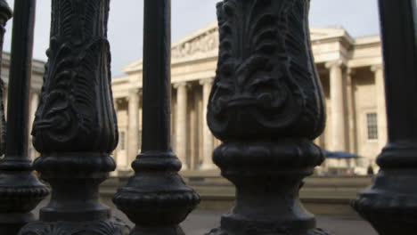 Das-Britische-Museum-London-Durch-Geländer
