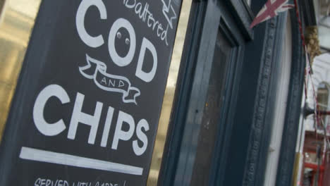 Fish-And-Chips-Schild-Vor-London-Pub