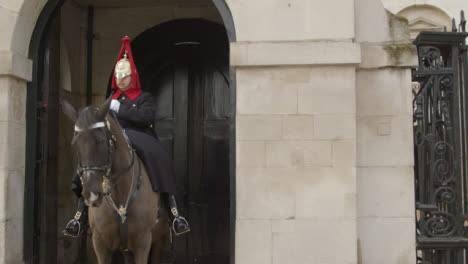 Horse-Guards-Of-The-Household-Cavalry-On-Duty
