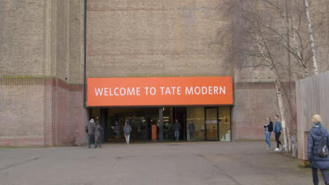Main-Entrance-Of-The-Tate-Modern-Gallery