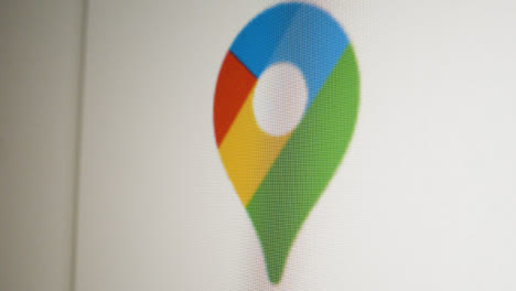 Close-Up-Pan-Google-Maps-Icon-on-Screen