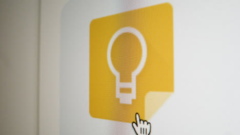 Close-Up-Pan-Clicking-on-Google-Keep-Icon-on-Screen