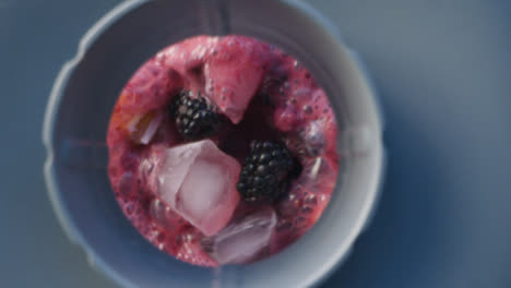 Overhead-Berry-Smoothie-in-Blender