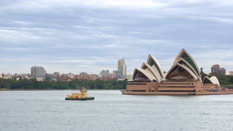 Ferry-Passing-Sydney-Opera-House